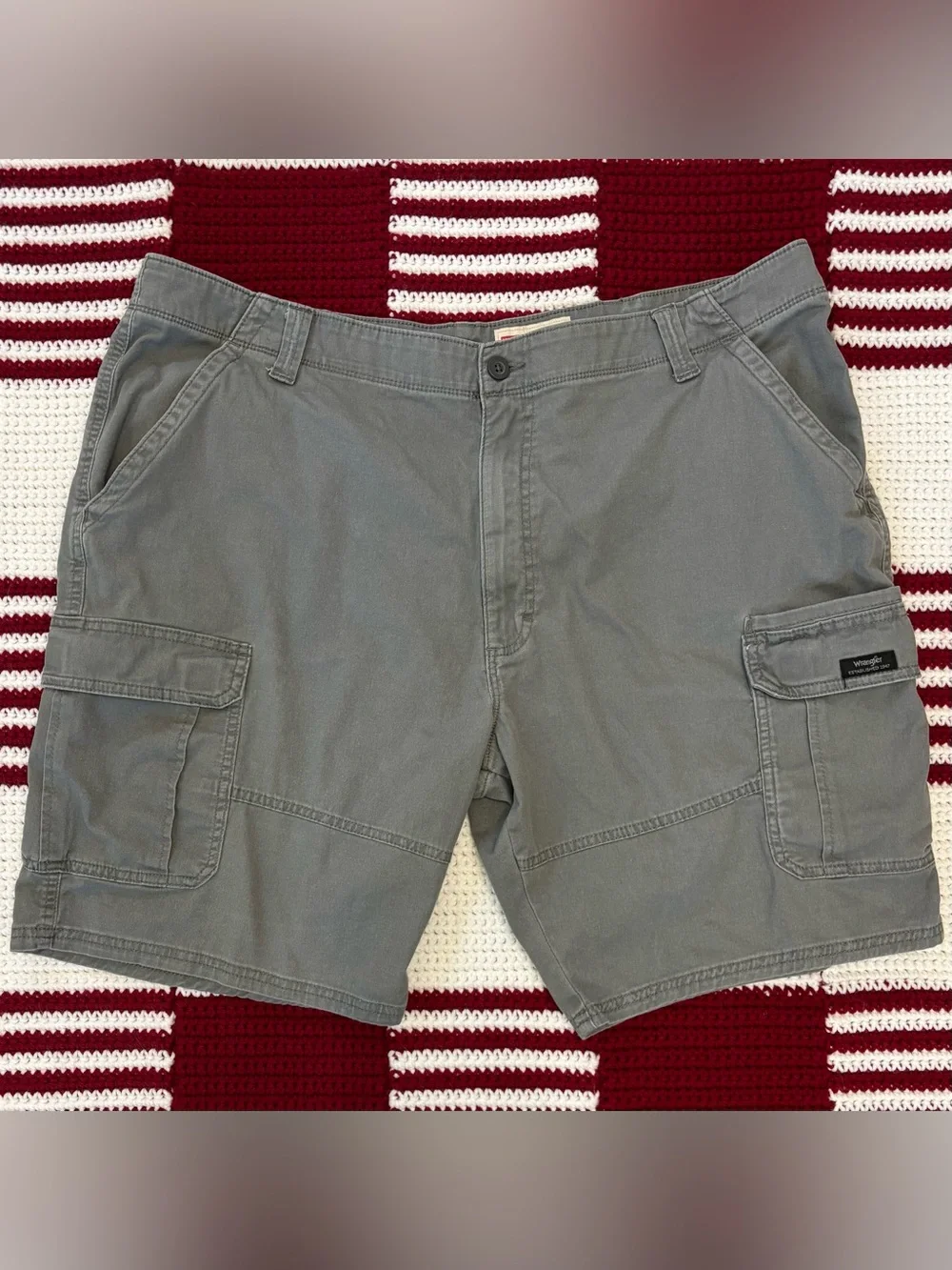 Wrangler Men’s Relaxed Fit Cargo Shorts Gray Sz 42x10, Utility Multi Pocket